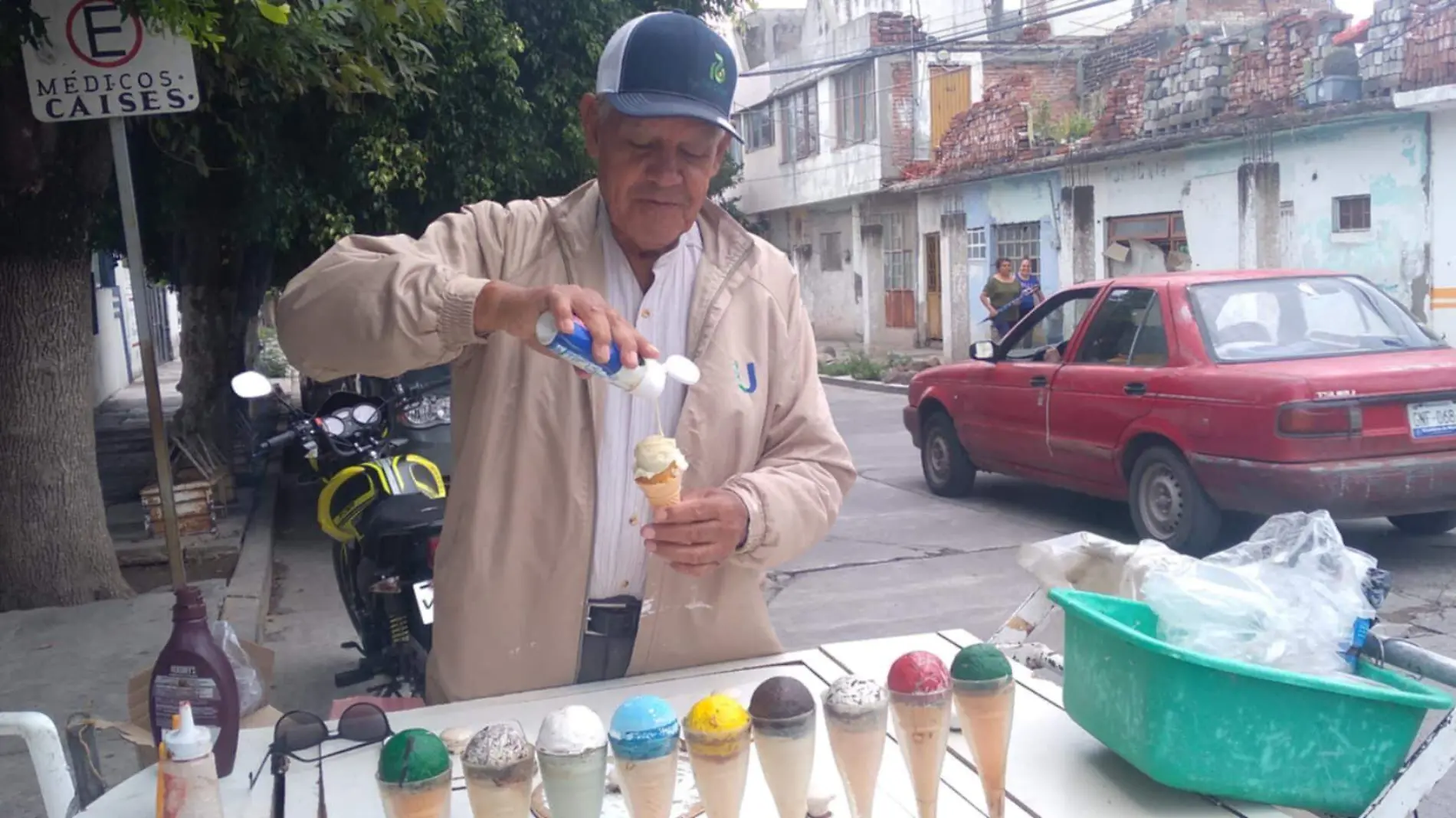 Don Gabriel Rentería, a sus 80 años, deleita con su nueve a la gente de Jaral del Progreso (2)